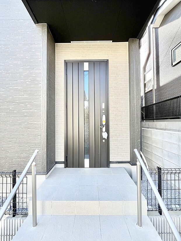 大切な家族、来客を出迎える玄関。