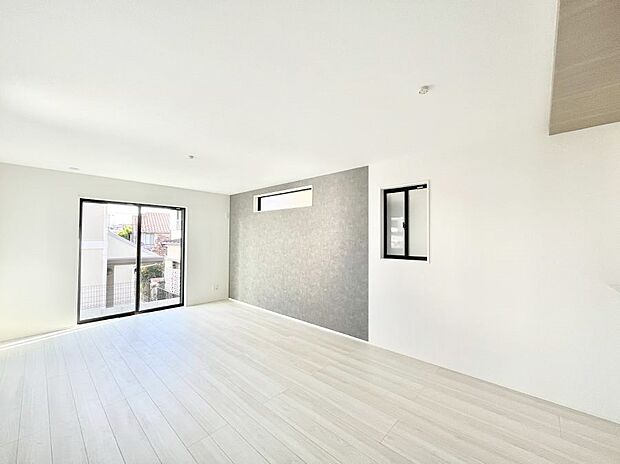 家族団らんの時間も増えそうなくつろぎのリビングダイニング。