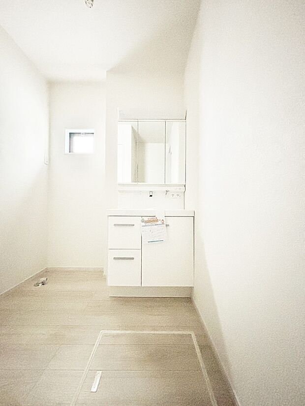 収納力と機能性に優れた洗面化粧台