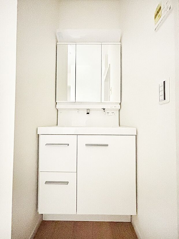 収納力と機能性に優れた洗面化粧台