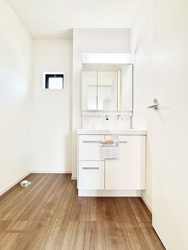 収納力と機能性に優れた洗面化粧台