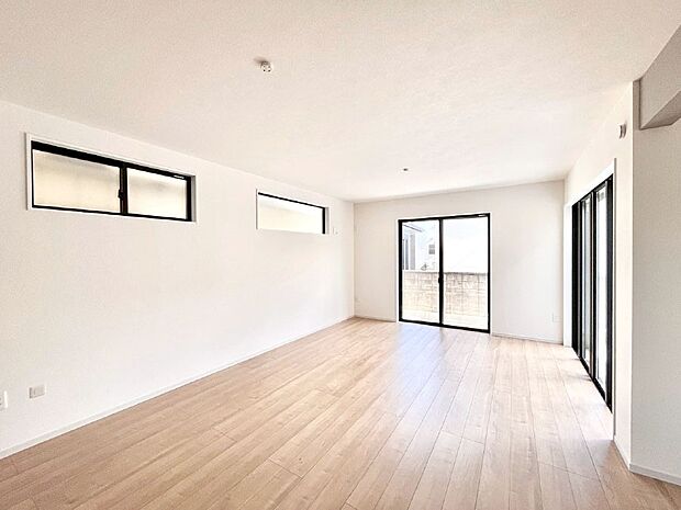 落ち着いた雰囲気のLDKは家族みんなの快適空間