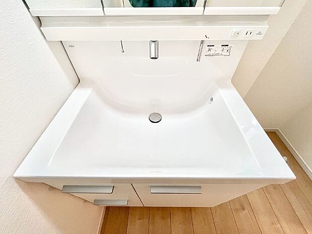 ハンドシャワー付き！使いやすい洗面台。