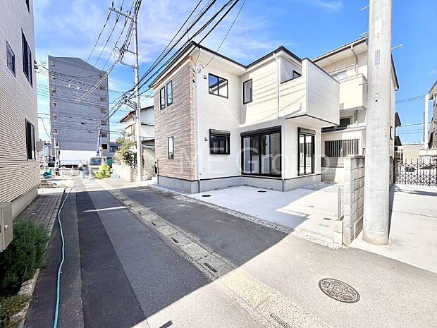 前面道路はきちんと整備されています  