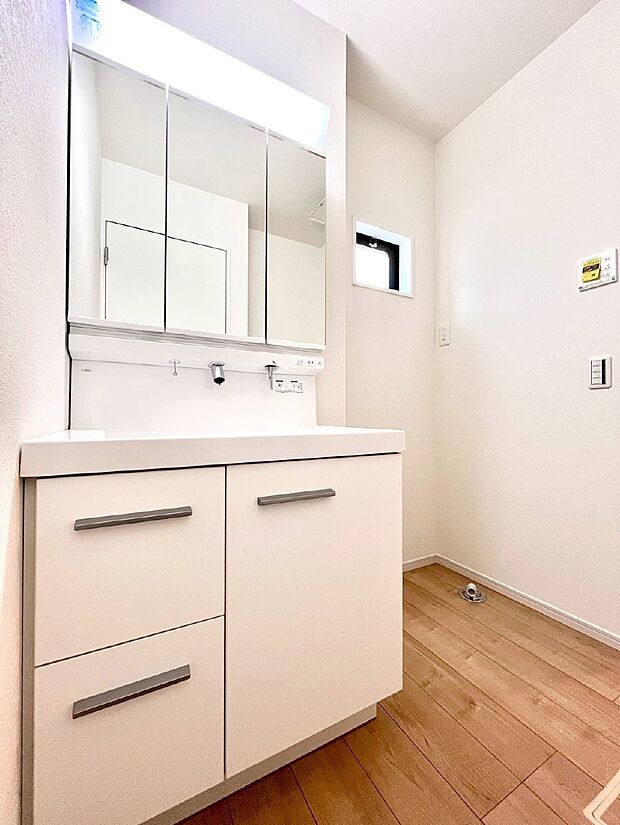 清潔感のある快適空間です。毎日の身支度も気持ち良くお使い頂けます。 