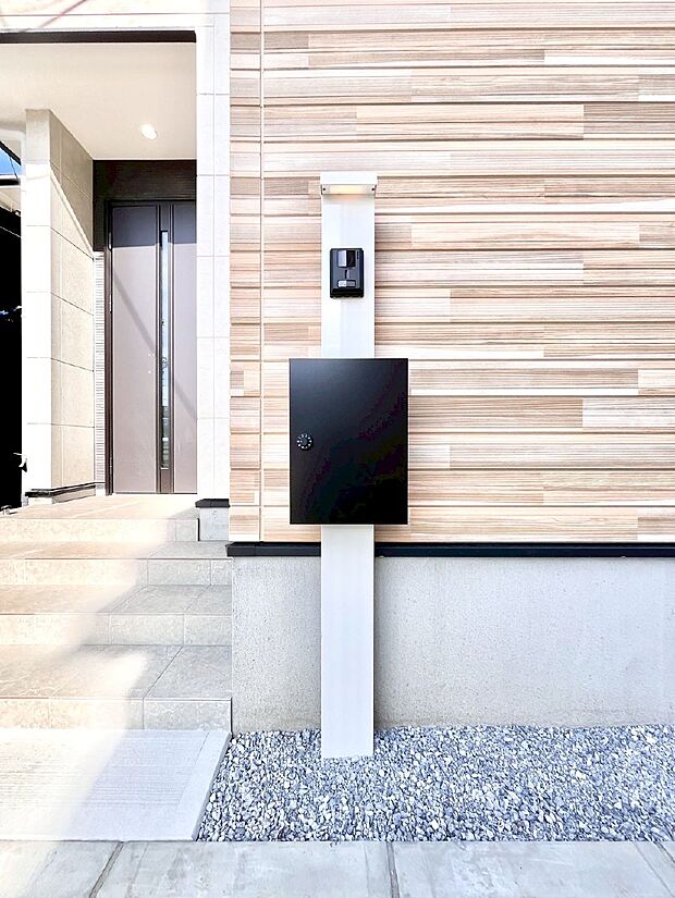 シンプルデザインのポスト。