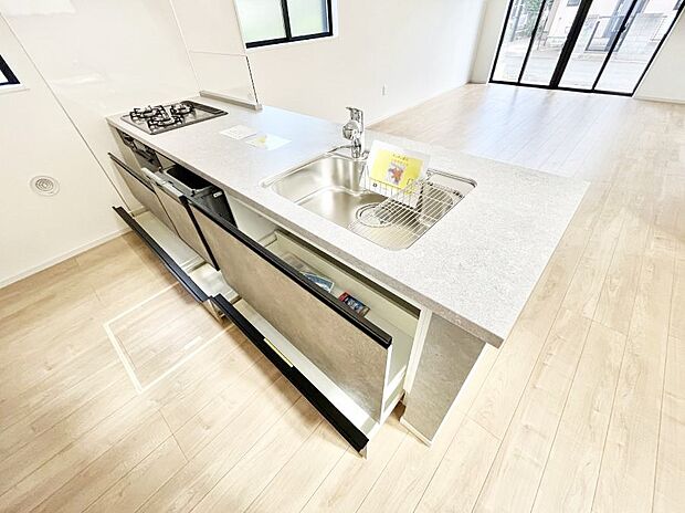 使いやすさを優先したスライド式収納タイプ!