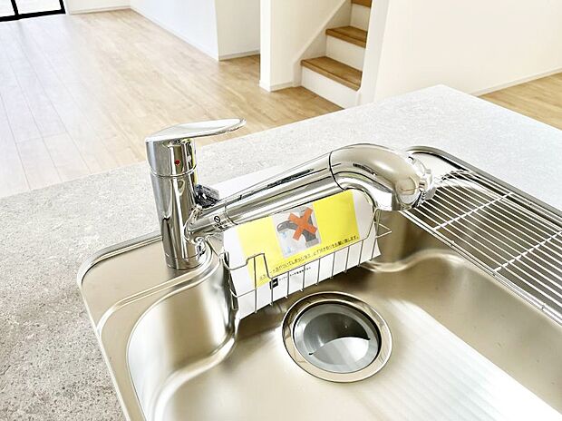 いつでも清潔なおいしいお水を。一つの水栓で水道水と浄水を使い分け。