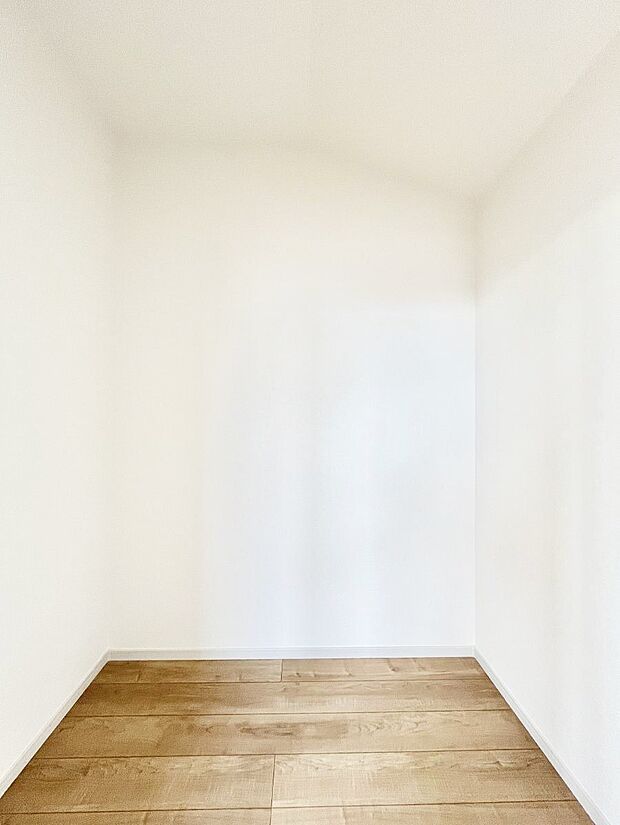 ウォークインクローゼットの活用で生活空間スッキリ