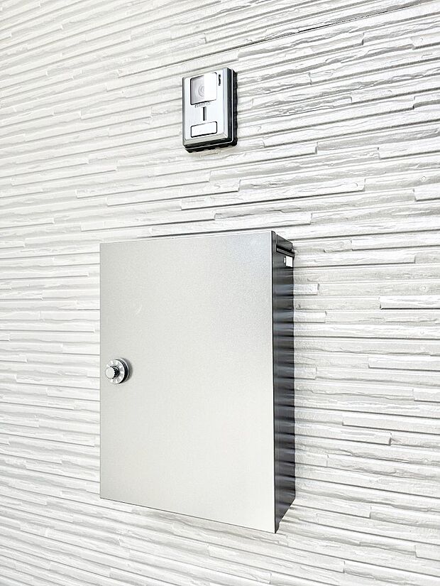 シンプルなデザインのポスト