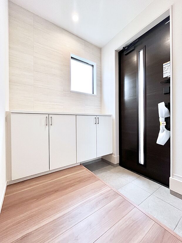 飾り棚を利用して、お越しいただくお客様をおもてなしできます。