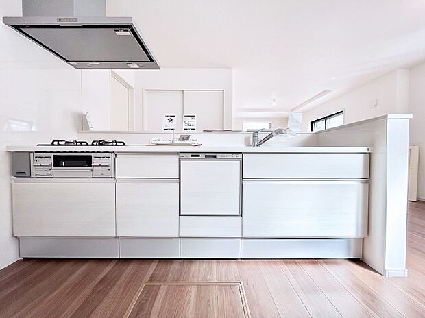 リビングを見渡せる人気のカウンターキッチン。 家族を見守りながら家事をすることができます。