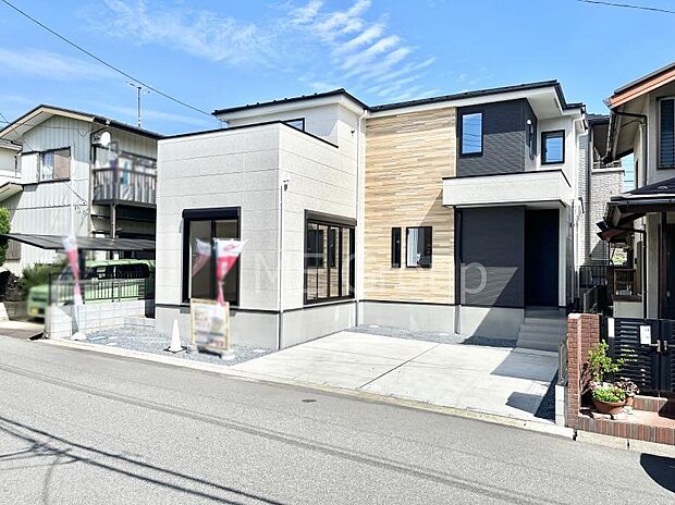 堂々完成!たっぷりの陽光と開放感に包まれる明るい住まい。