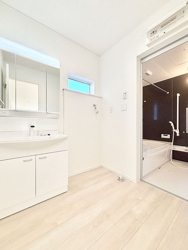 広々とゆとりのあるランドリースペース。