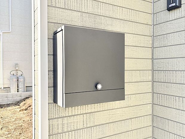 シンプルデザインのポスト。