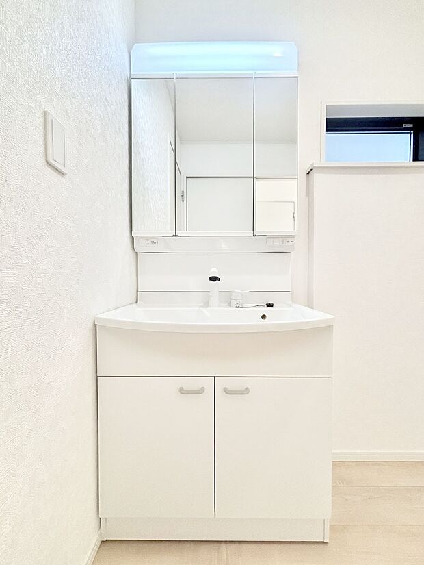 収納力と機能性に優れた洗面化粧台