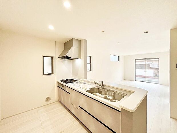 料理をしながらご家族との会話を楽しめる対面カウンターキッチン