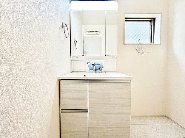 収納力と機能性に優れた洗面化粧台