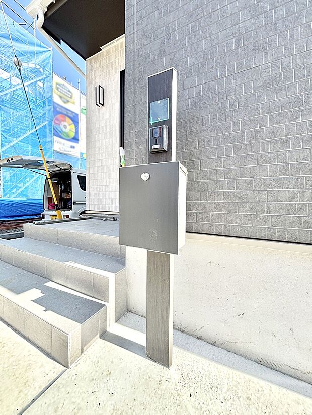 シンプルデザインのポスト。