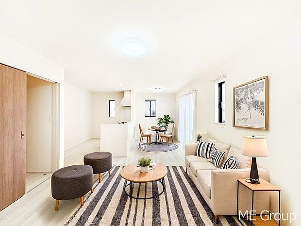 家族の和やかな会話が聞こえてきそう。開放感のあるリビングです。※家具はCGです