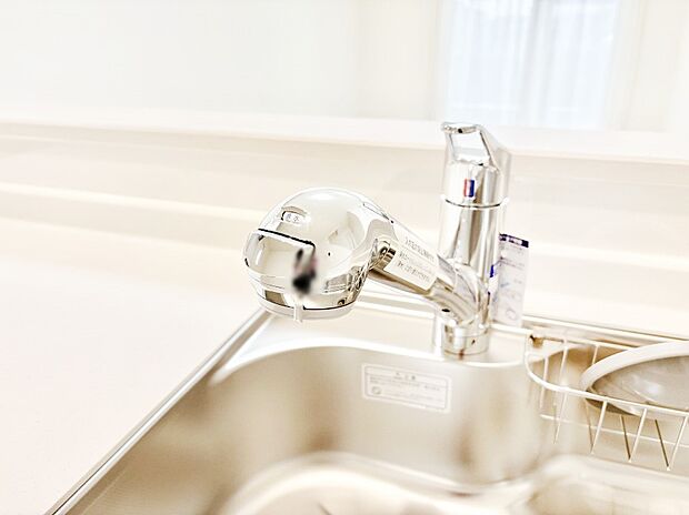 いつでも清潔なおいしいお水を。一つの水栓で水道水と浄水を使い分け。