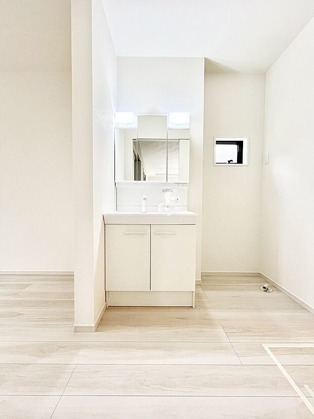 収納力と機能性に優れた洗面化粧台