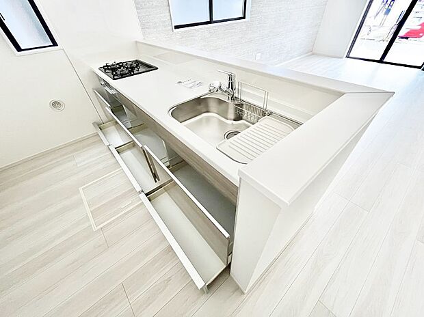 使いやすさを優先したスライド式収納タイプ!