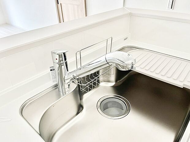 いつでも清潔なおいしいお水を。一つの水栓で水道水と浄水を使い分け。