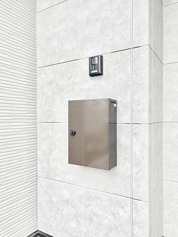 シンプルなデザインのポスト