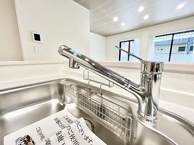 いつでも清潔なおいしいお水を。一つの水栓で水道水と浄水を使い分け。