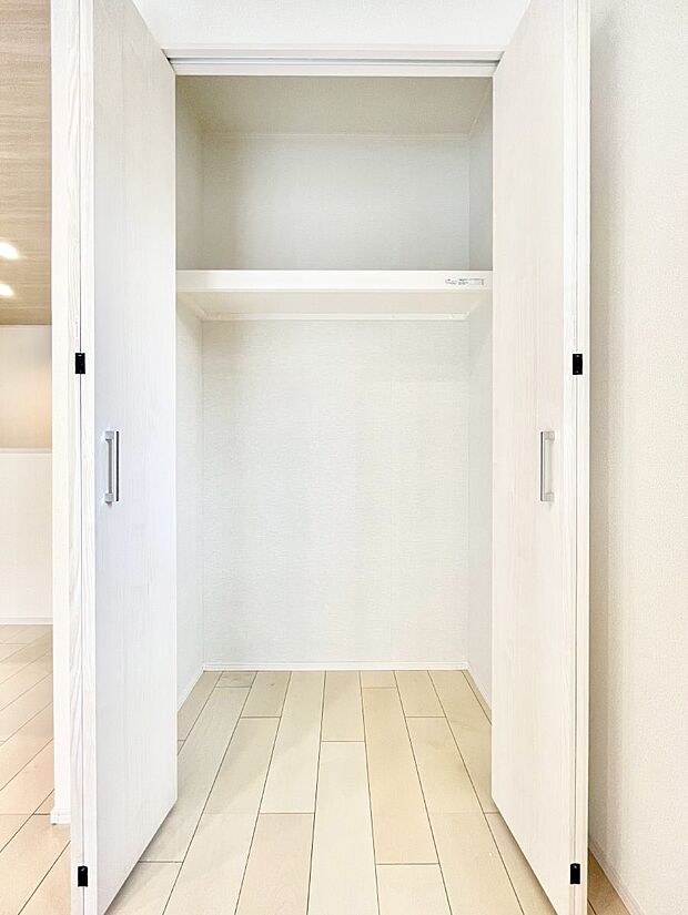 物が集まりそうなLDKもスッキリ片付きます。  