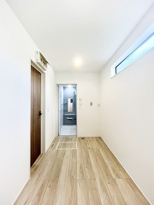 身支度もスムーズにおこなえる脱衣場。