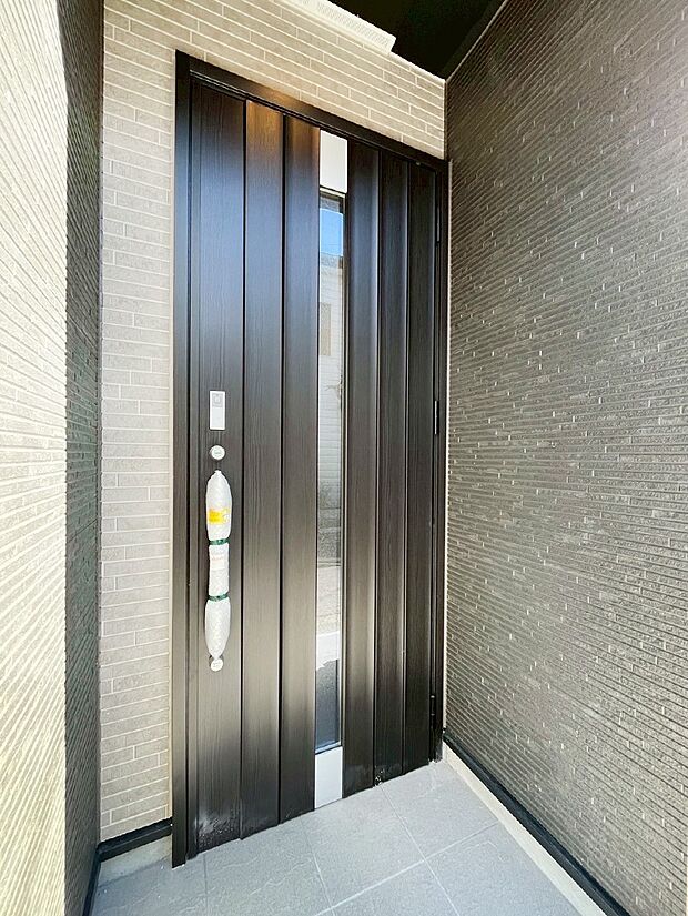 大切な家族、来客を出迎える玄関。