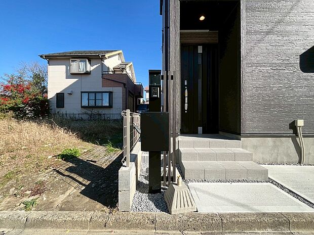 シンプルデザインのポスト。