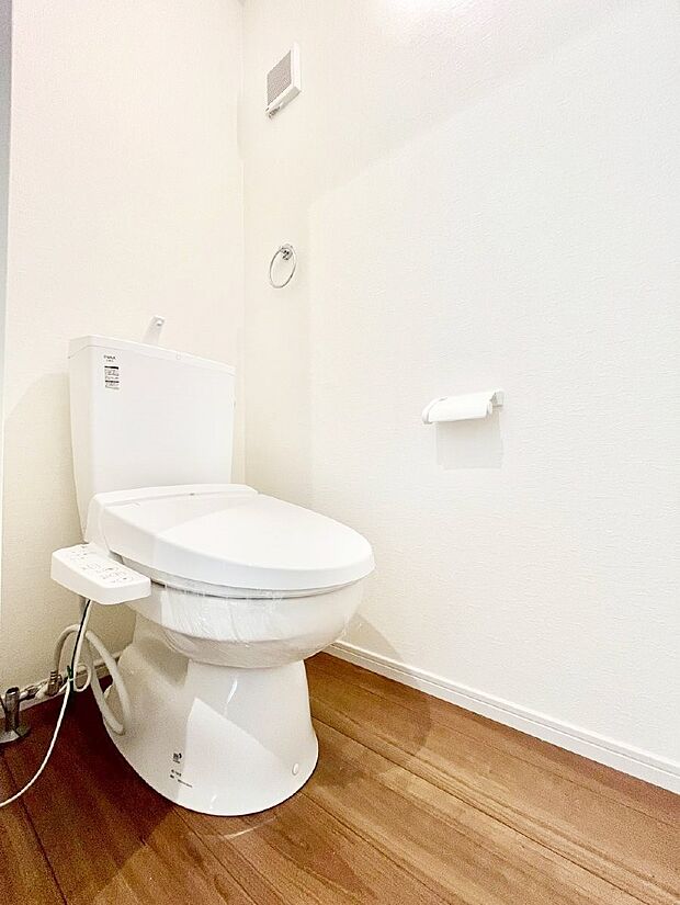 トイレは温水洗浄機能付き  