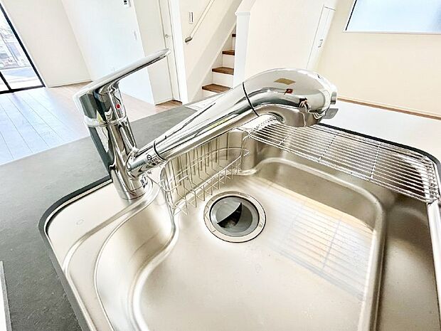 いつでも清潔なおいしいお水を。一つの水栓で水道水と浄水を使い分け。