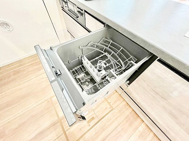 面倒なお片づけは食洗機にお任せ！家事の負担が減って、時間にも気持ちにもゆとりができます。