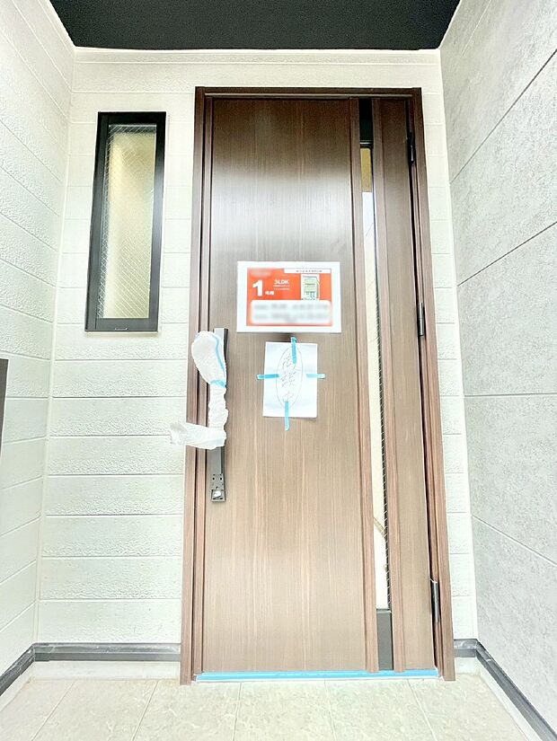 住まいの顔を演出する、玄関ドア。