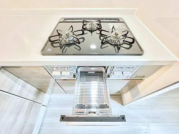 ガスコンロはSiセンサー搭載。火力調節や焦げ付き・消し忘れも防いでくれます。