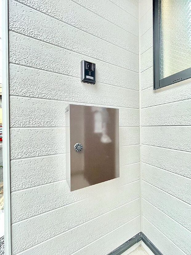 シンプルデザインのポスト。