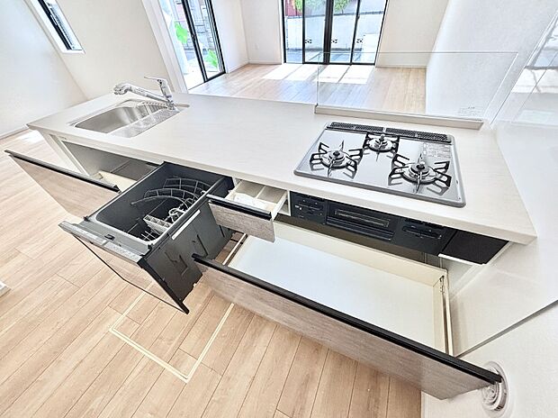 使いやすさを優先したスライド式収納タイプ！