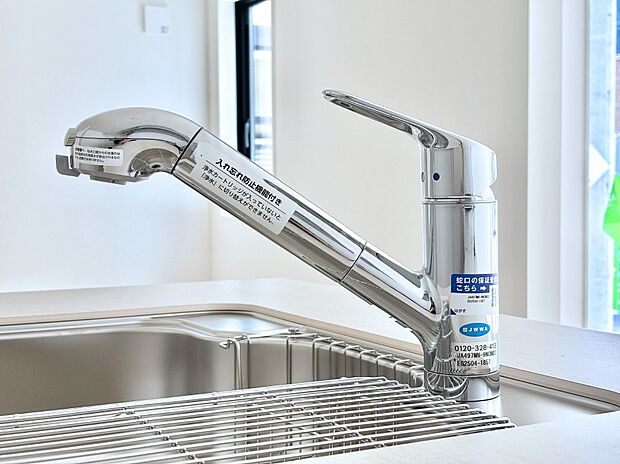 いつでも清潔なおいしいお水を。一つの水栓で水道水と浄水を使い分け。