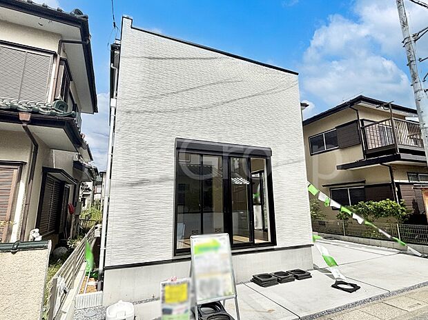 シンプルで落ち着きのある建物は住むかたの個性でオリジナルなものになっていきます。