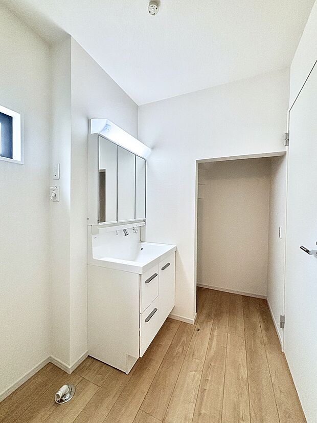 清潔感のある快適空間です。毎日の身支度も気持ち良くお使い頂けます。 