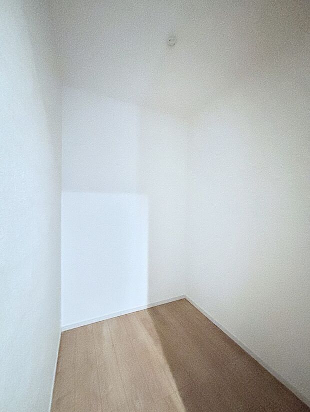 ウォークインクローゼットの活用で生活空間スッキリ