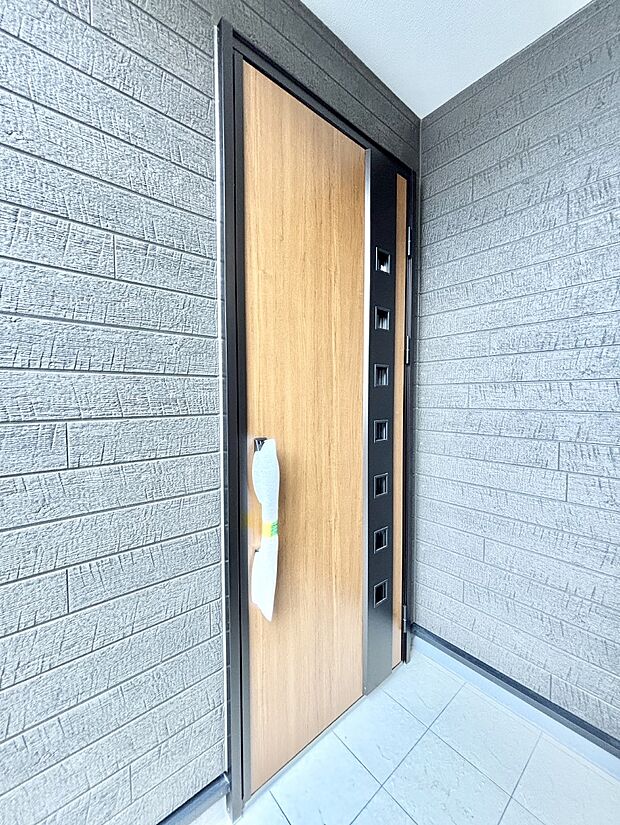 住まいの顔を演出する、玄関ドア。 