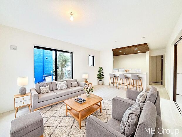 落ち着いた雰囲気のLDKは家族みんなの快適空間※家具はCGです