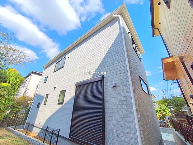 たっぷりの陽光と開放感に包まれる明るい住まい  