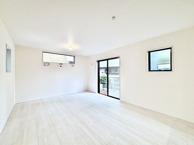 日当たりの良いリビング。お気に入りのグリーンを飾れば更に心地よさがアップ！