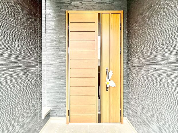 大切な家族、来客を出迎える玄関。